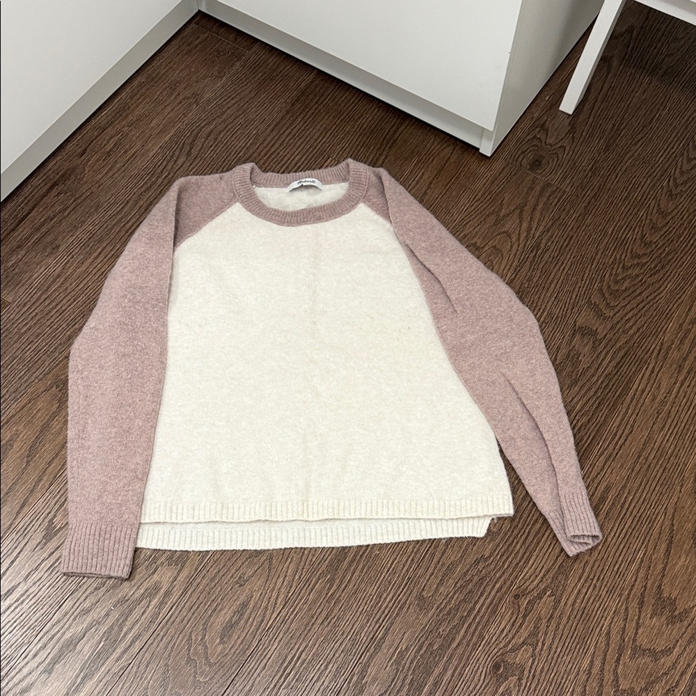 Maxwell size XS Cream and tan sleeves Sweater